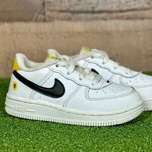 Toddler's Nike Force 1 LV8 White/Black-Dark‎ Sulfur - Size 8C (DM4254 100)